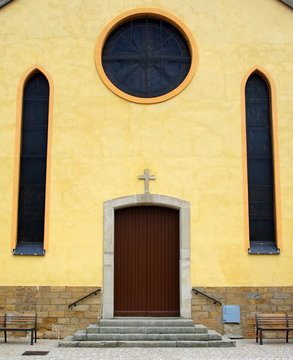 Fronton d&eacute;glise