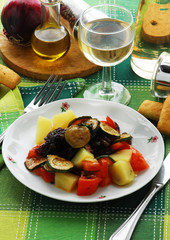 Patate zucchine e pomodori in padella - Contorni