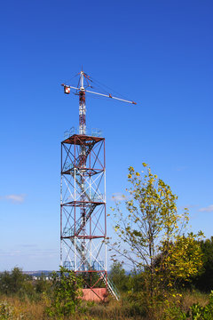 Parachute tower for educational jumps of commandoes with a parac