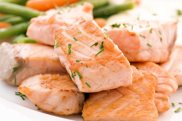 Lachs mit Gemüse