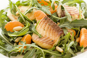Rucolasalat mit Tilapiini und Manadrine