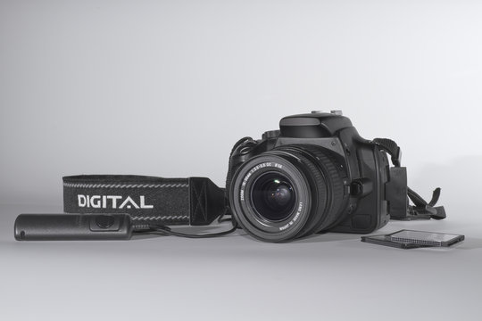 DSLR - Spiegelreflexkamera mit Fernauslöser und CF-Karte