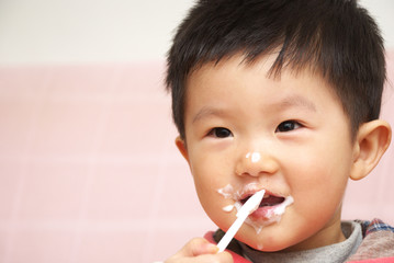 child eating yogurt