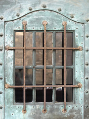 Stahltür mit Gitter