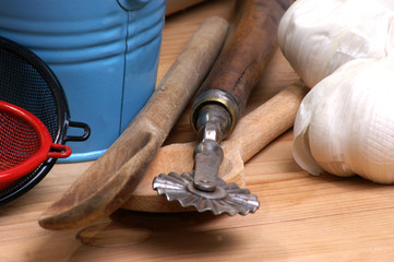 Utensilien zur Herstellung selbst gemachter Nudeln