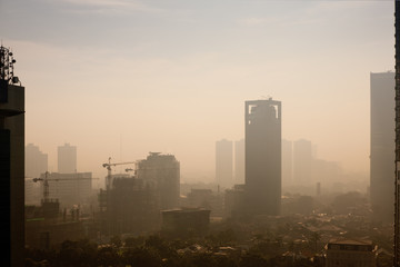 Fototapeta na wymiar Smog nad miastem