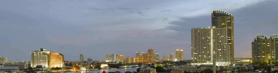 Fototapeta na wymiar Night view of Bangkok from Taksin area
