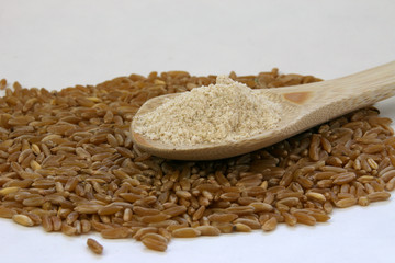 Holzlöffel mit Kamutmehl