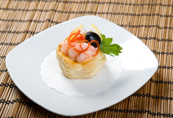 Canapes with   prawns  and lemon