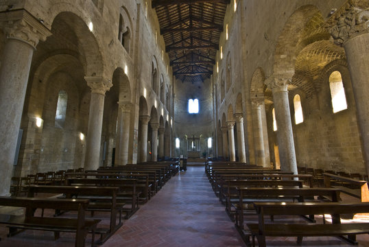 Toscana, interno dell'Abbazia di Sant' Antimo