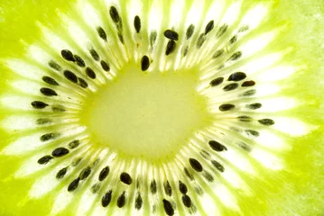 Papier Peint photo Tranches de fruits Fines tranches de kiwi sur fond blanc, isolé