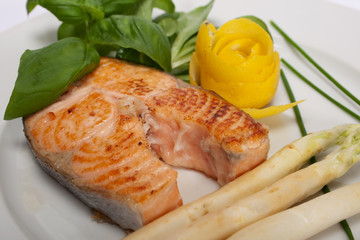Lachs gebraten mit Spargel