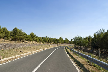 strada vuota extraurbana