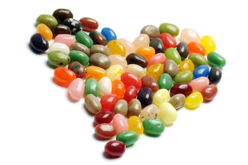 cuore di confetti colorati