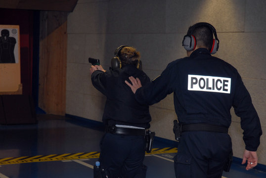 policier entrainement tir policeman action