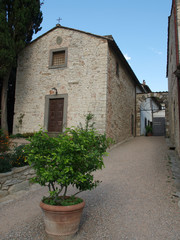 Fototapeta na wymiar A small rural church in Tuscany