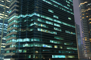 Fototapeta na wymiar office building at night