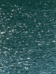 Sonne glitzert im Wasser