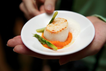 Scallops with asparagus and molecular froth