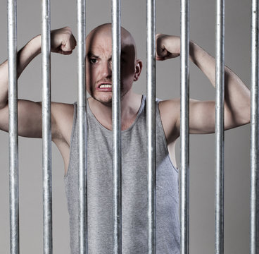 homme crise de rage en prison