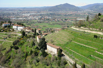 Fototapeta na wymiar Lombardia wsi i przedmieściach Mediolanu, północnych Włoszech