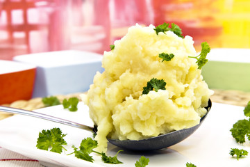 Kartoffelpüree serviert auf einer Kelle