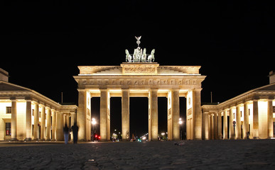 Obraz premium Pariser Platz bei Nacht