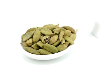 Würzen mit Kardamom