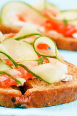 Toast with vegetables and fish.