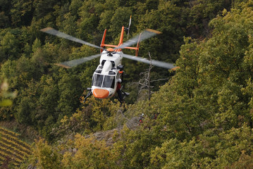 Rettungshubschrauber beim Hovering