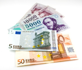 euro and hungarian forint bank notes