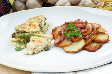 Rührei mit Bratkartoffeln