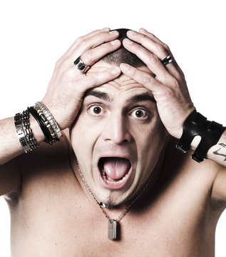 jeune homme choc catastrophe accident