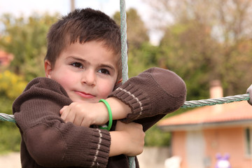 Obraz premium bambino al parco giochi