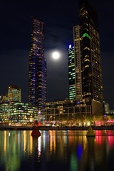 Fototapeta na wymiar Śródmieście Melbourne w nocy