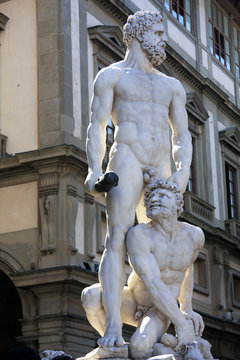 Estatua H&eacute;rcules y Caco en Florencia