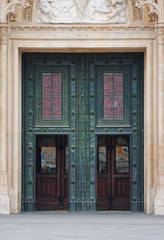 Fototapeta na wymiar Wejście do katedry w Zagrzebiu
