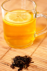 szklanka z herbata i cytryna