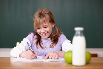 Schülerin in der Grundschule