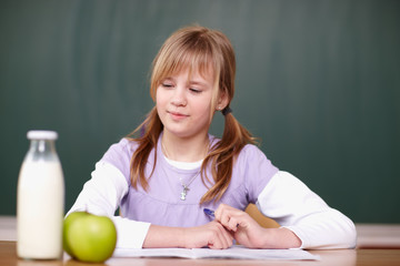 Schülerin in der Grundschule