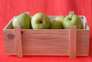 Apples in the box
