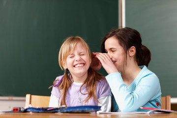 Tuscheln in der Grundschule