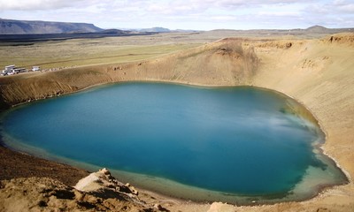 Lac dans le cratère