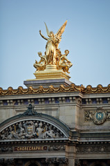 Fototapeta na wymiar Statue de l'Opéra Garnier, Place de l'Opera de Paris