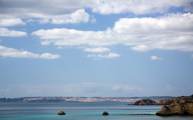 Obraz premium Sandstrand mit Felsen in Lagos,Algarve