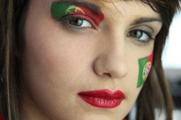 Portrait d'une supportrice portugaise - obrazy, fototapety, plakaty