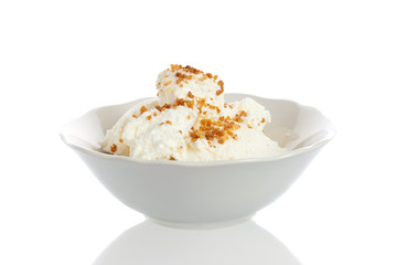 Bowl with icecream