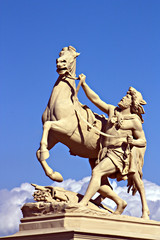 Skulptur am Eingangsportal zum Schweriner Schlo&szlig;