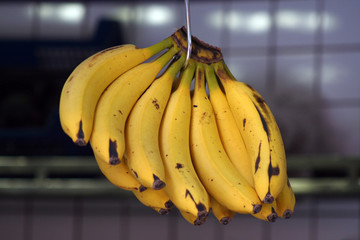 manilla de plátanos de Canarias en el mercado