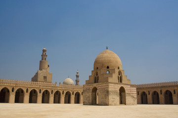 Fototapeta na wymiar Ahmed Ibn Tulun meczet w Kairze, Egipt